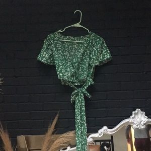 Cropped green top with tie